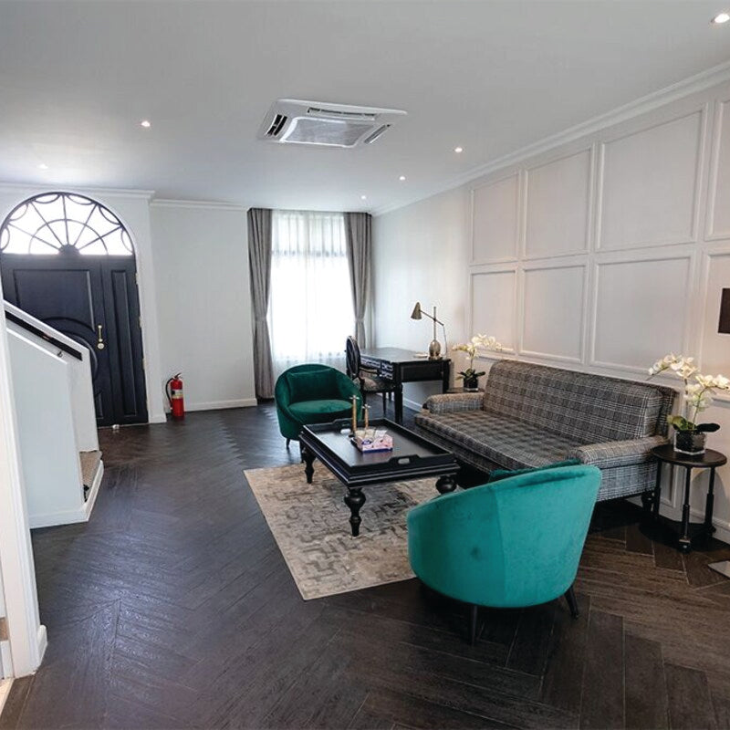 Luxury Town-House incl free car service with chauffeur