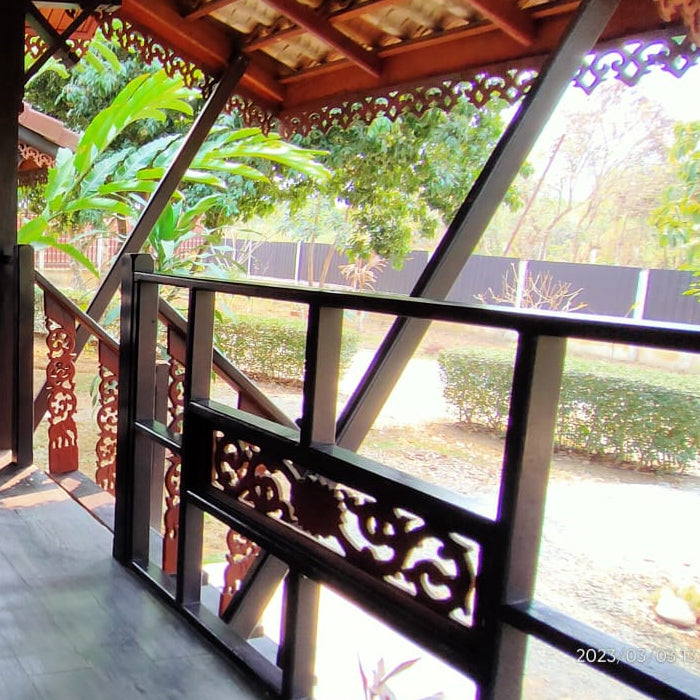 Double Bed Bungalow No 1 Traditional Lao Style with breakfast