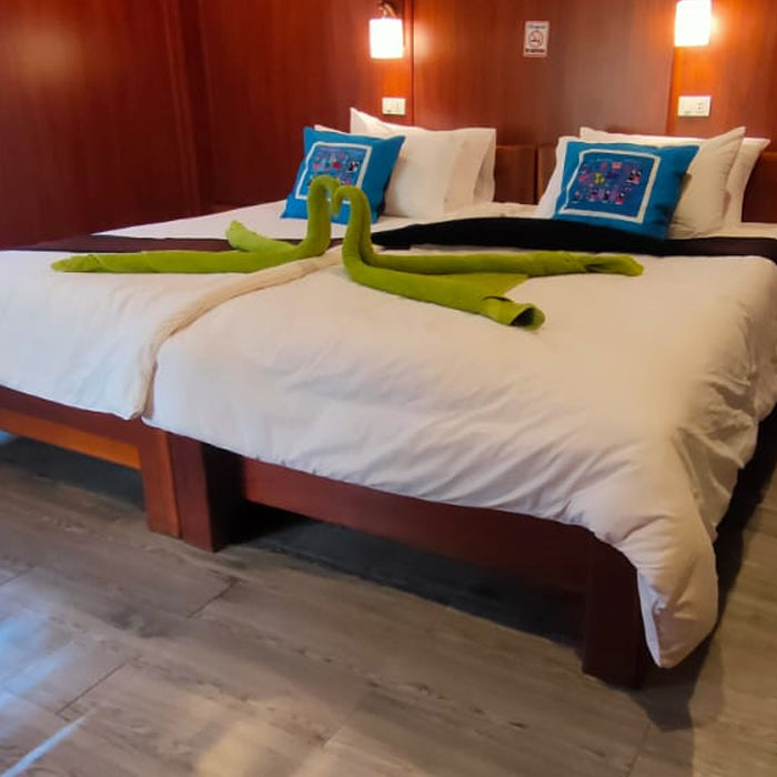 Bungalow Nr. 3 mit Doppelbett im traditionellen laotischen Stil mit Frühstück