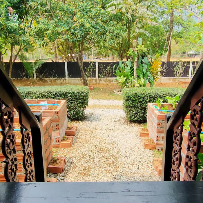 Bungalow Nr. 2 mit zwei Einzelbetten im traditionellen laotischen Stil mit Frühstück