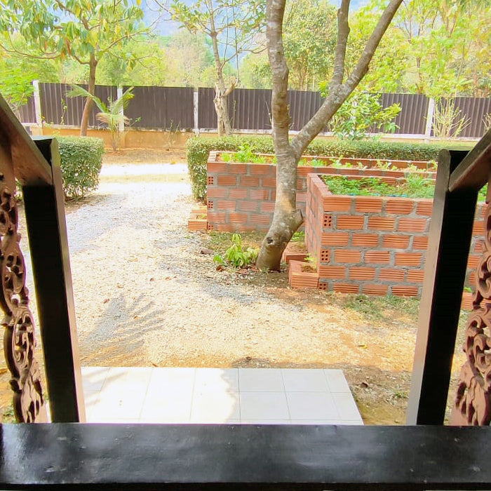 Bungalow Nr. 5 mit Doppelbett im traditionellen laotischen Stil mit Frühstück