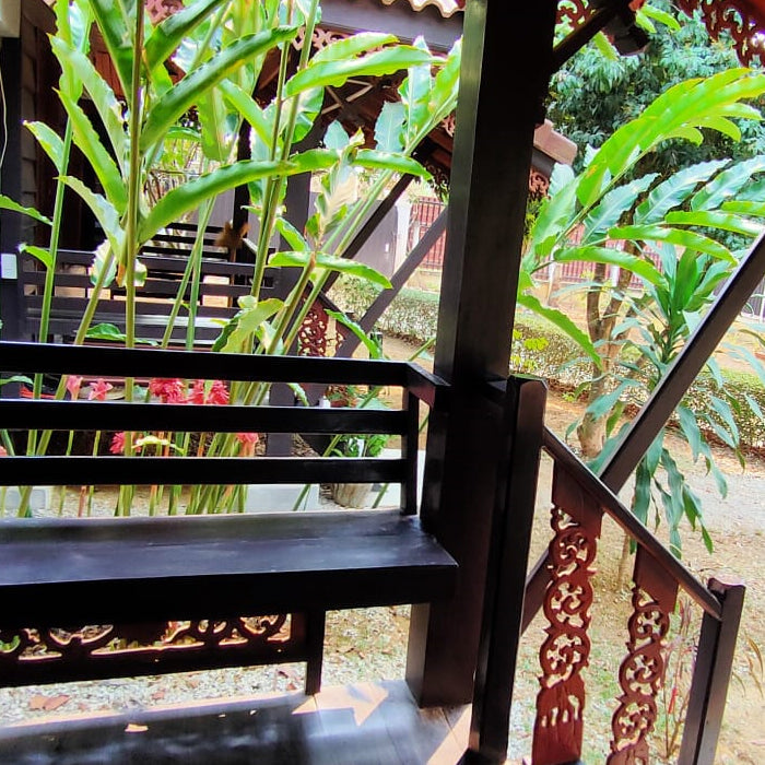 Bungalow Nr. 5 mit Doppelbett im traditionellen laotischen Stil mit Frühstück