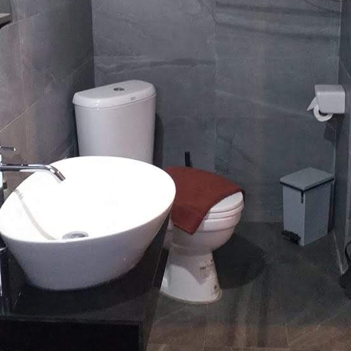 Bungalow Nr. 5 mit Doppelbett im traditionellen laotischen Stil mit Frühstück
